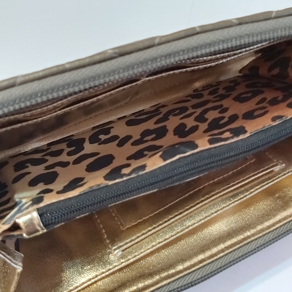 Steve Madden Saddle Quilted Wallet - Picture 11 of 16